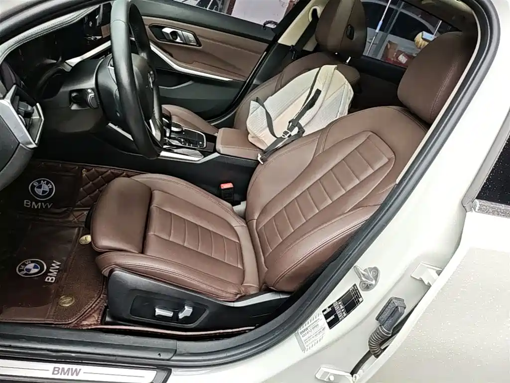 BMW 3 Series 2019 — фото 11