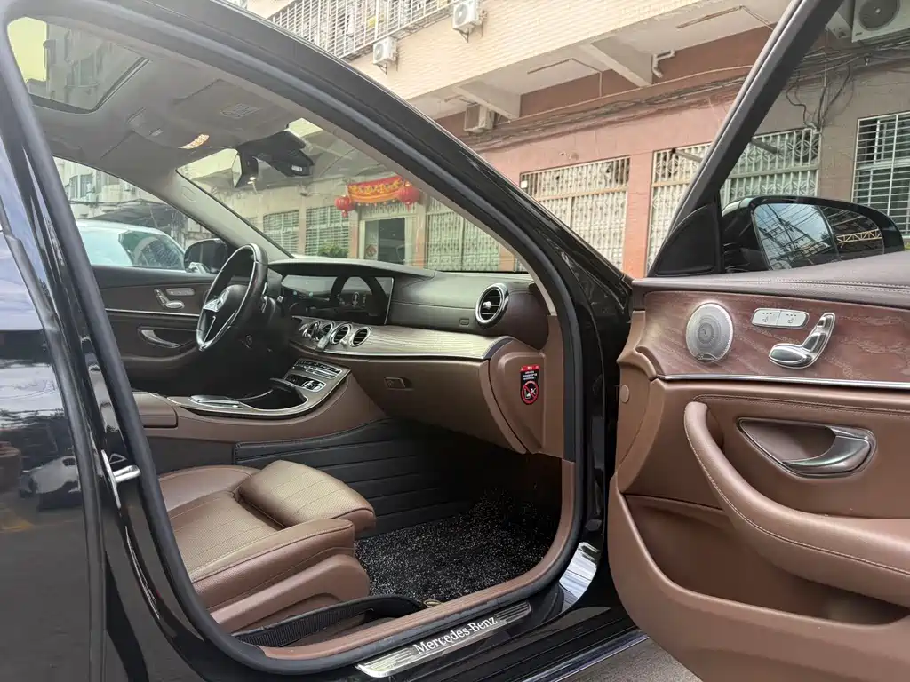 Mercedes-Benz E-Class 2022 — фото 12