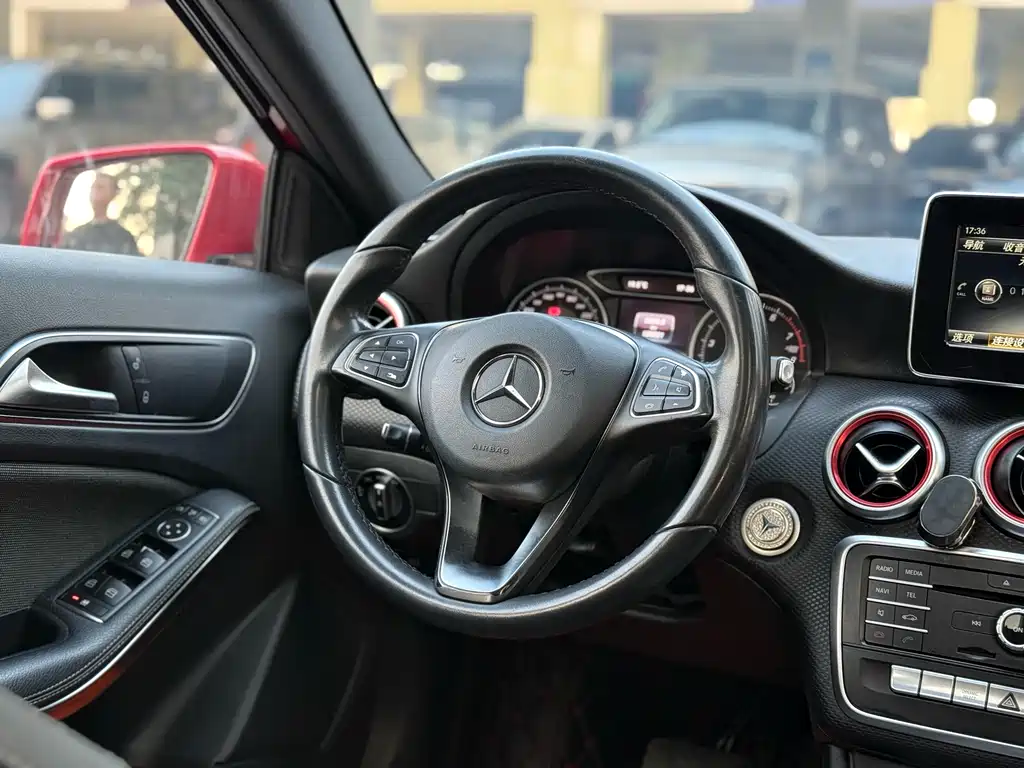 Mercedes-Benz A-Class 2017 — фото 11