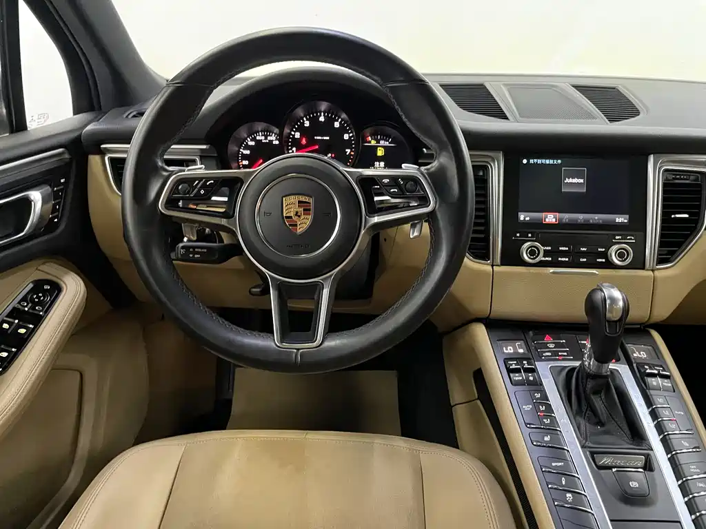 Porsche Macan 2018 — фото 16