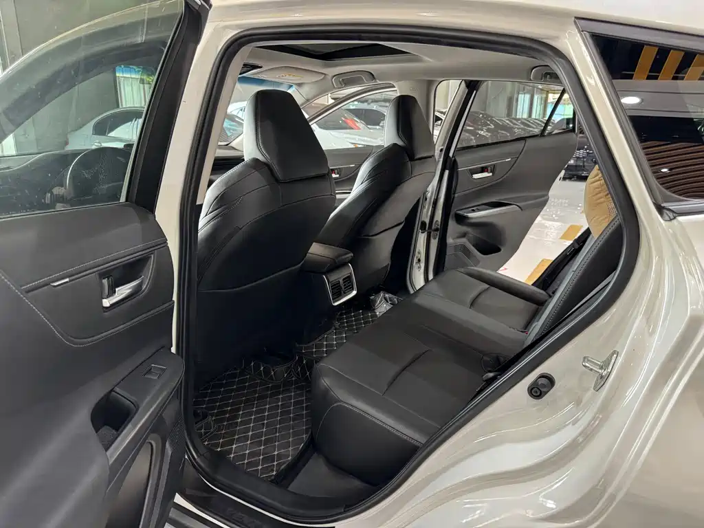 Toyota Venza 2023 — фото 11