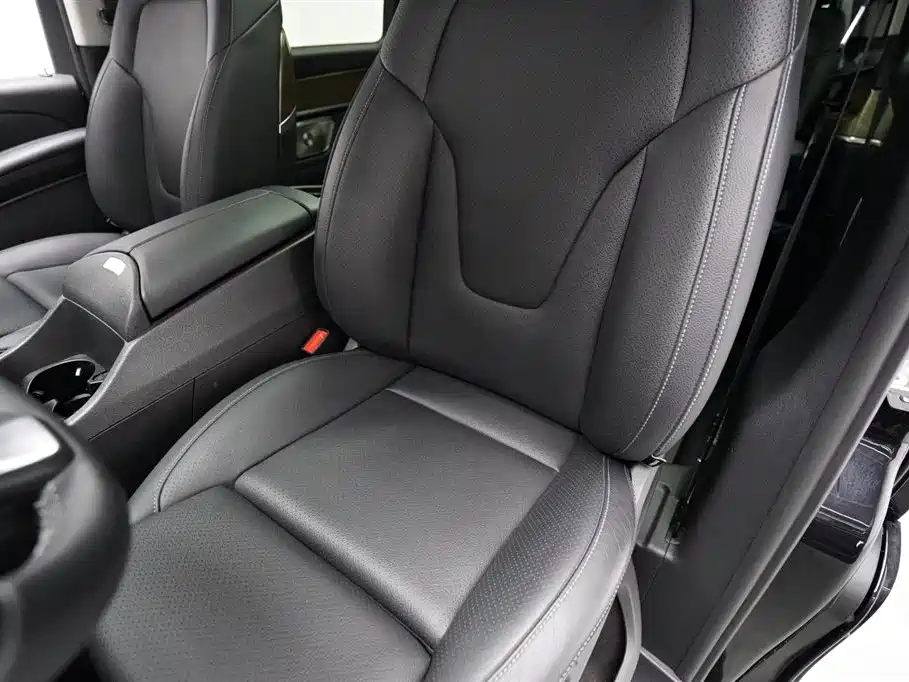 Mercedes-Benz V-Class 2023 — фото 4
