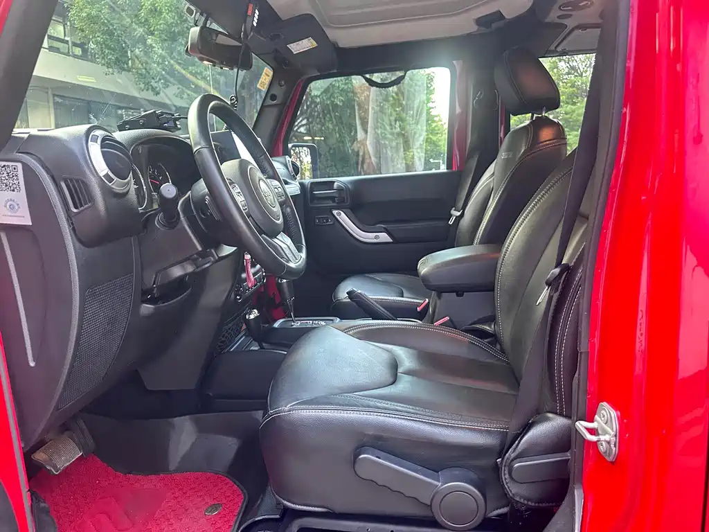 Jeep Wrangler 2018 — фото 12