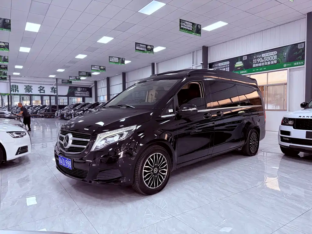 Mercedes-Benz V-Class 2020 — фото 1