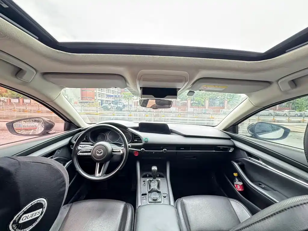 Mazda 3 Axela 2019 — фото 10