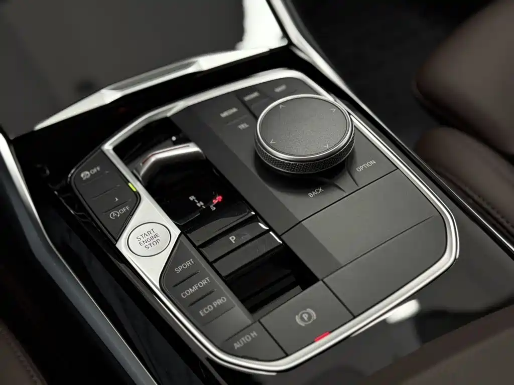 BMW 3 Series 2023 — фото 11