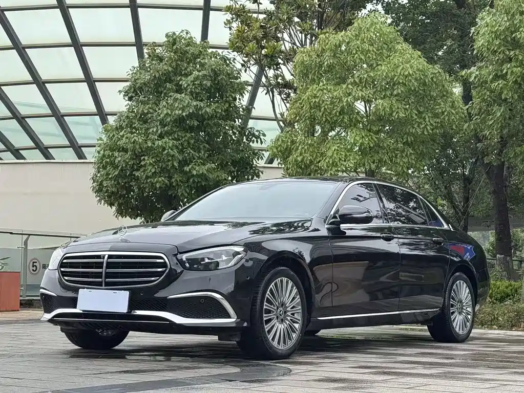 Mercedes-Benz E-Class 2023 — фото 1