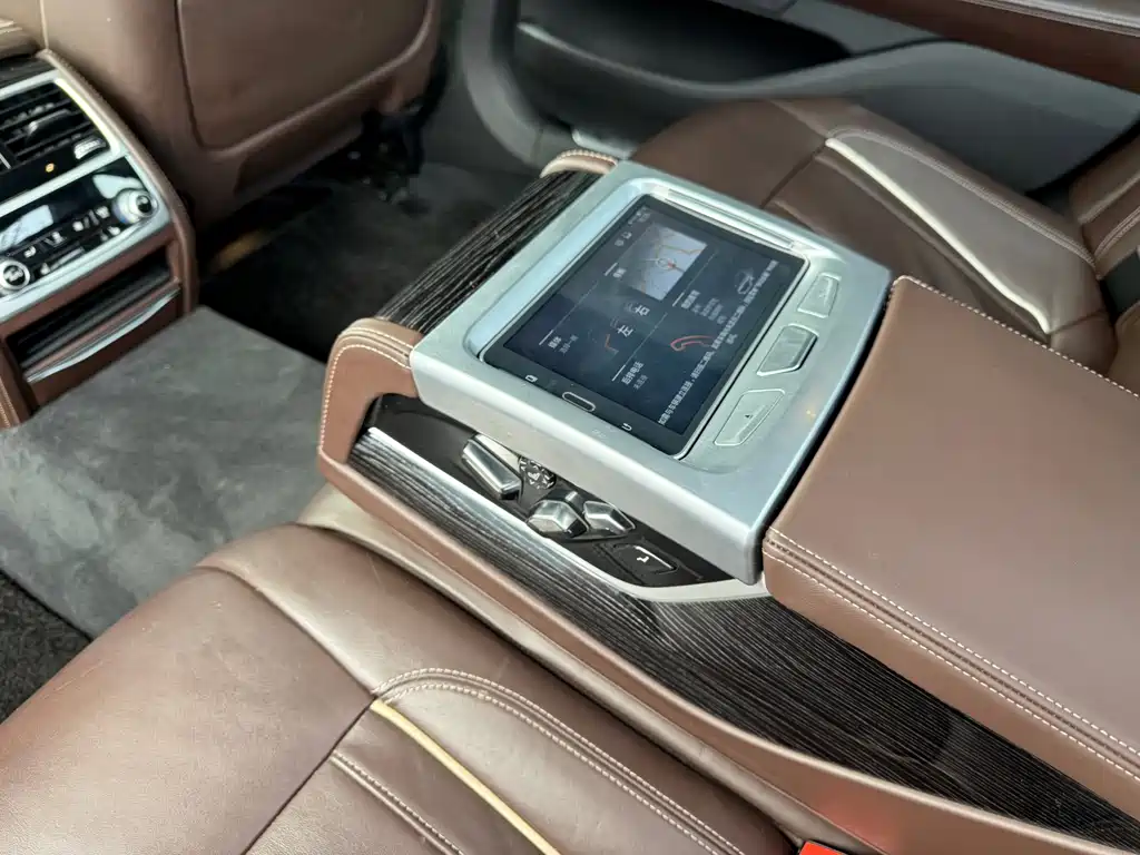BMW 7 Series 2020 — фото 11