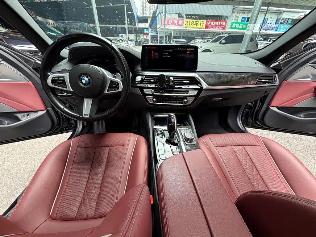 BMW 5 Series 2022 — фото 16