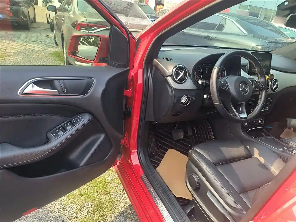 Mercedes-Benz B-Class 2017 — фото 12