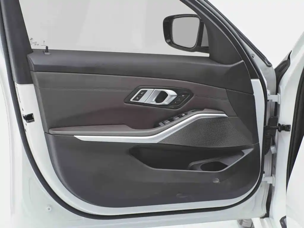 BMW 3 Series 2023 — фото 14