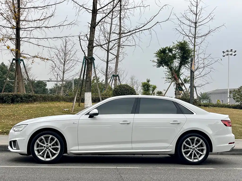 Audi A4L 2019