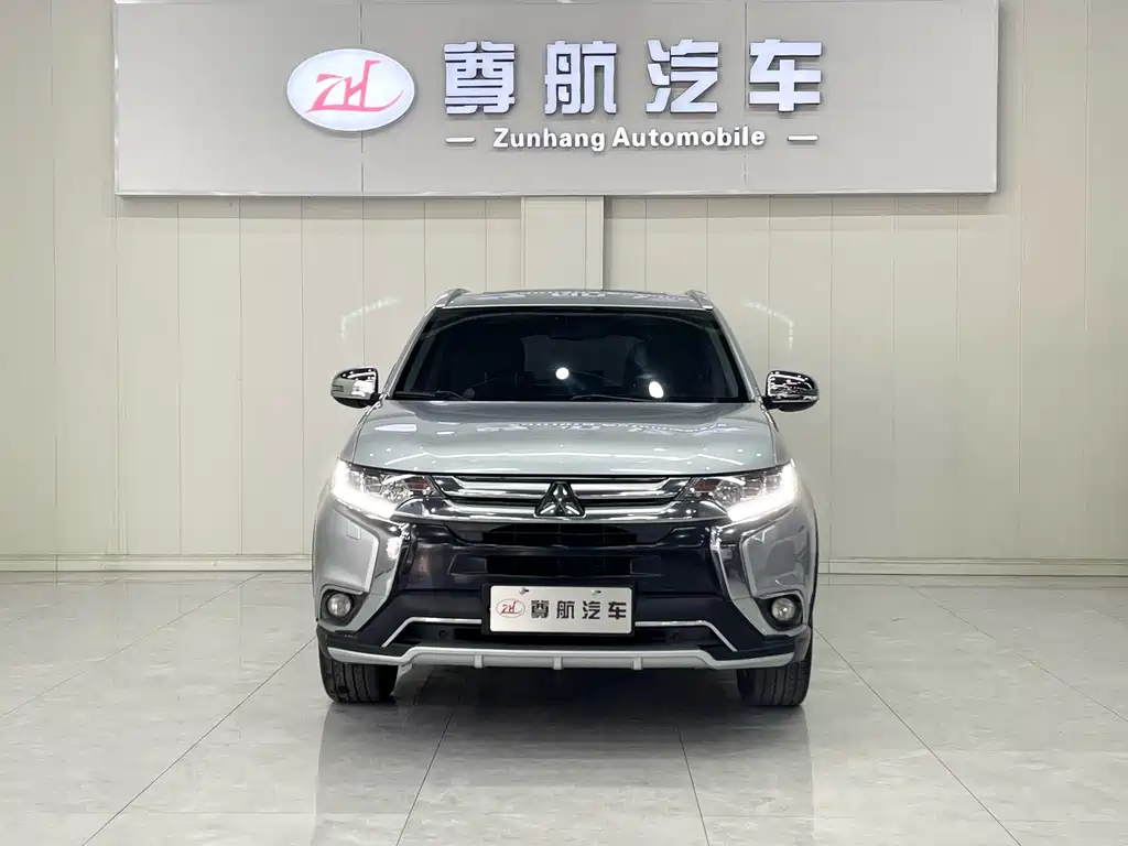 Mitsubishi Outlander 2016 — фото 2