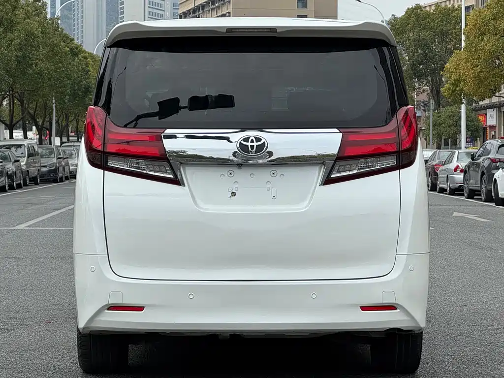 Toyota Alphard 2017 — фото 5