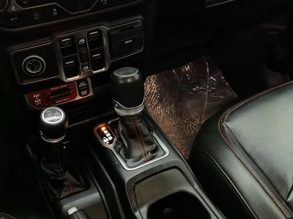 Jeep Wrangler 2024 — фото 13