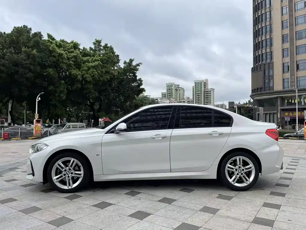 BMW 1 Series 2019 — фото 11