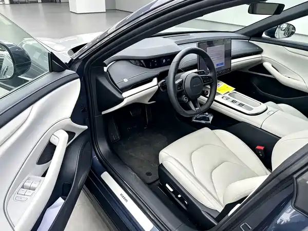 Xiaomi SU7 2025