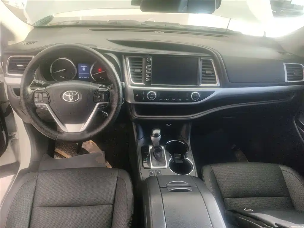 Toyota Highlander 2017 — фото 10