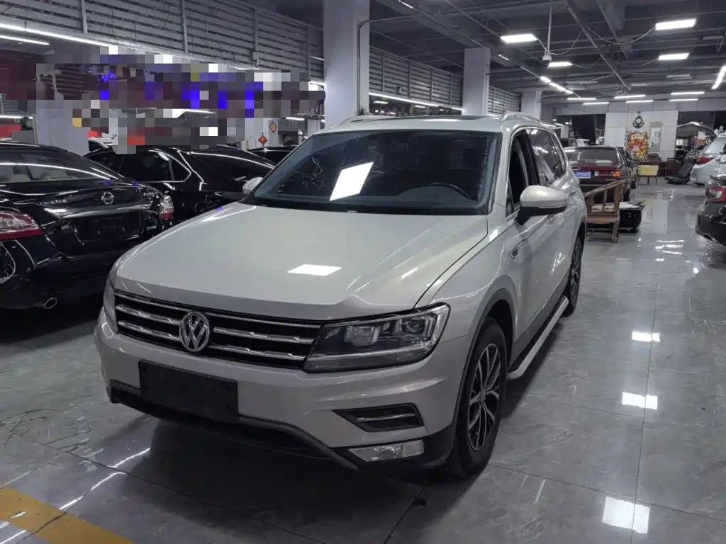 Volkswagen Tiguan L 2018 — фото 1