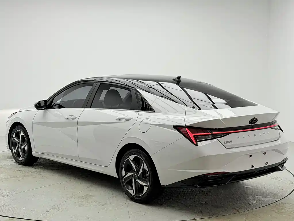 Hyundai Elantra 2022 — фото 5
