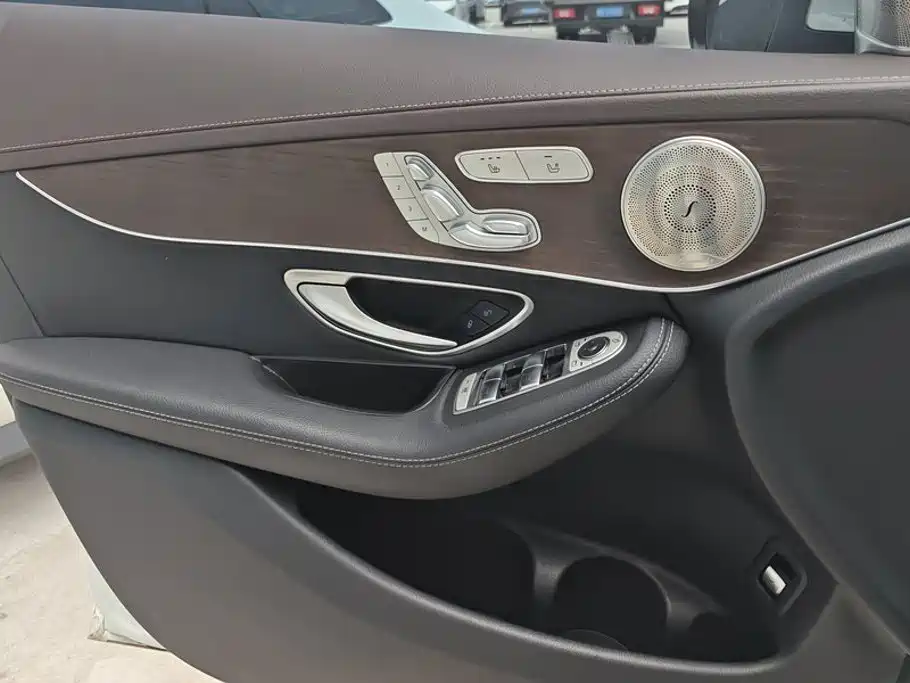 Mercedes-Benz GLC 2023