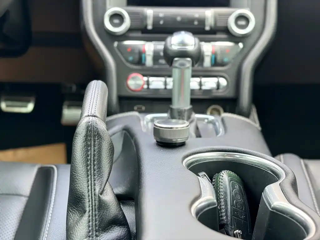 Ford Mustang 2020 — фото 12