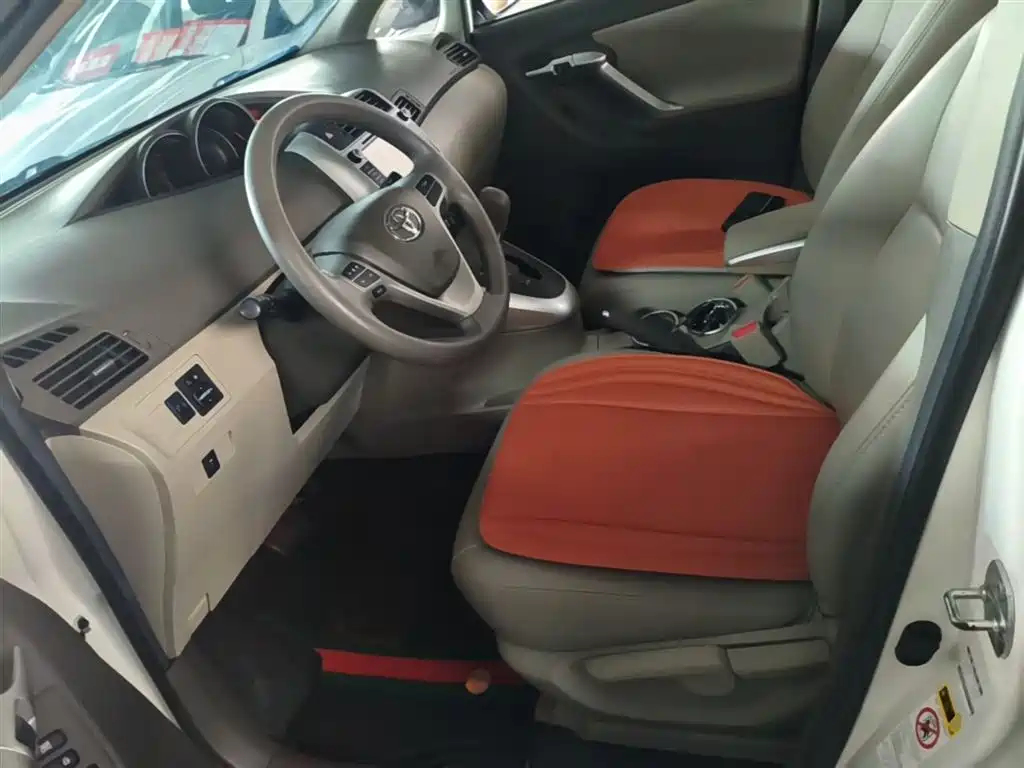 Toyota Verso 2015 — фото 15