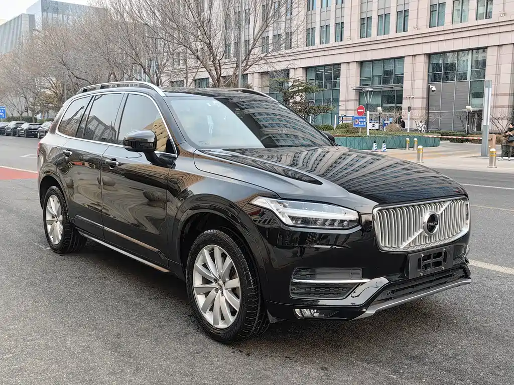 Volvo XC90 2018 — фото 8