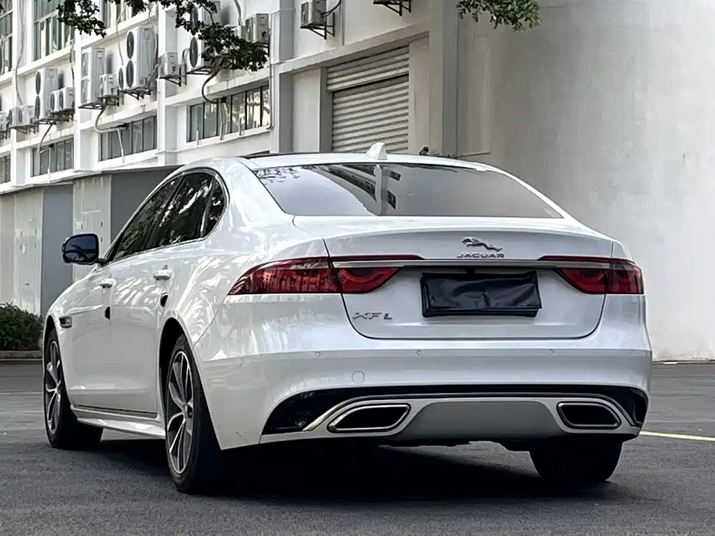 Jaguar XFL 2021 — фото 15