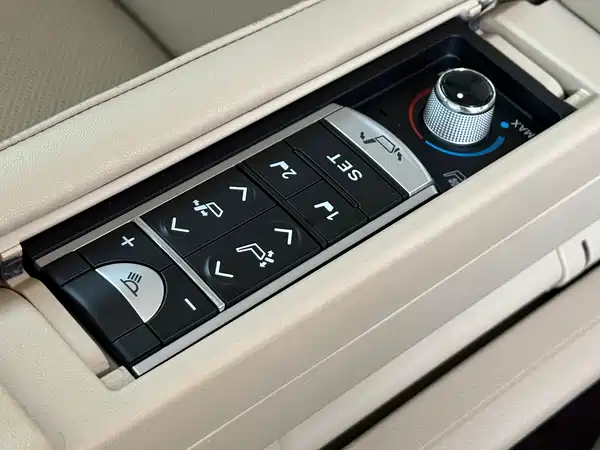 Toyota Alphard 2012