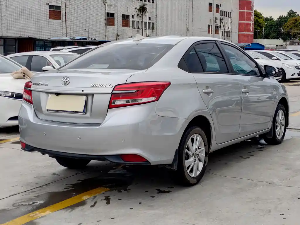 Toyota Yaris L 2019 — фото 6