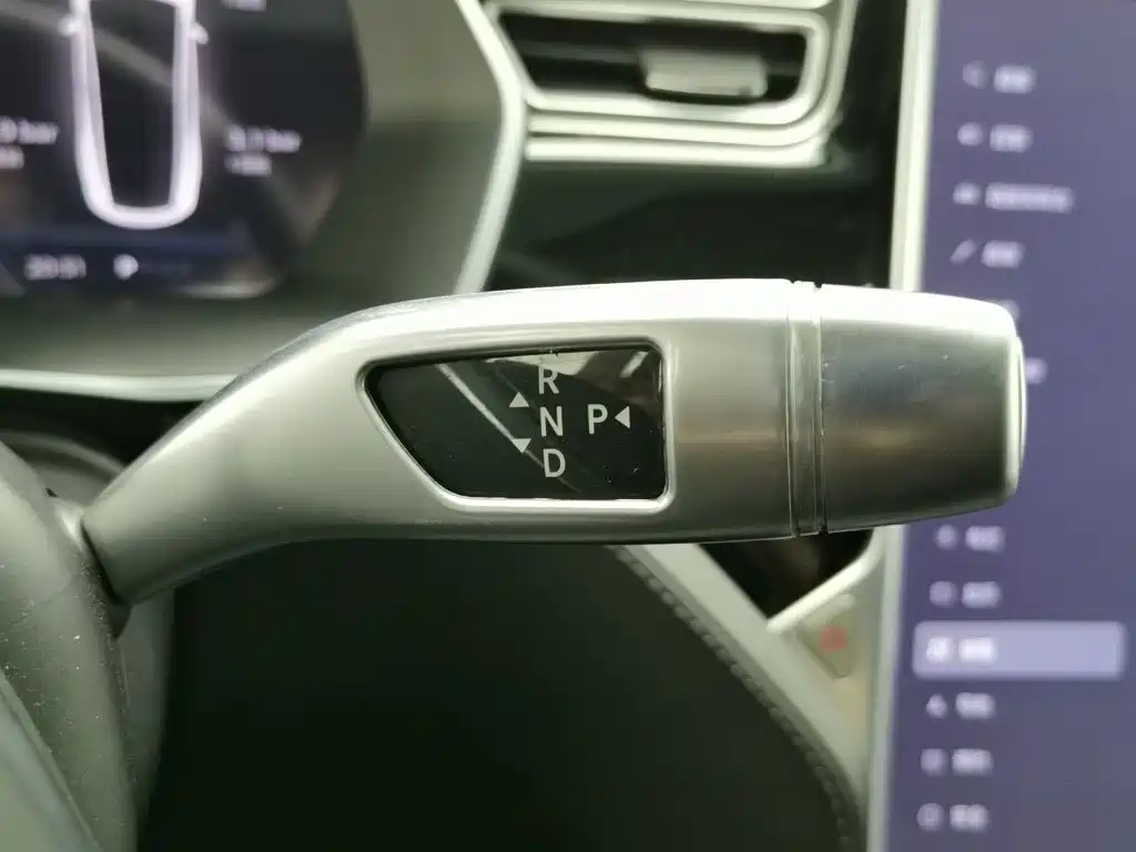 Tesla Model X 2016 — фото 13