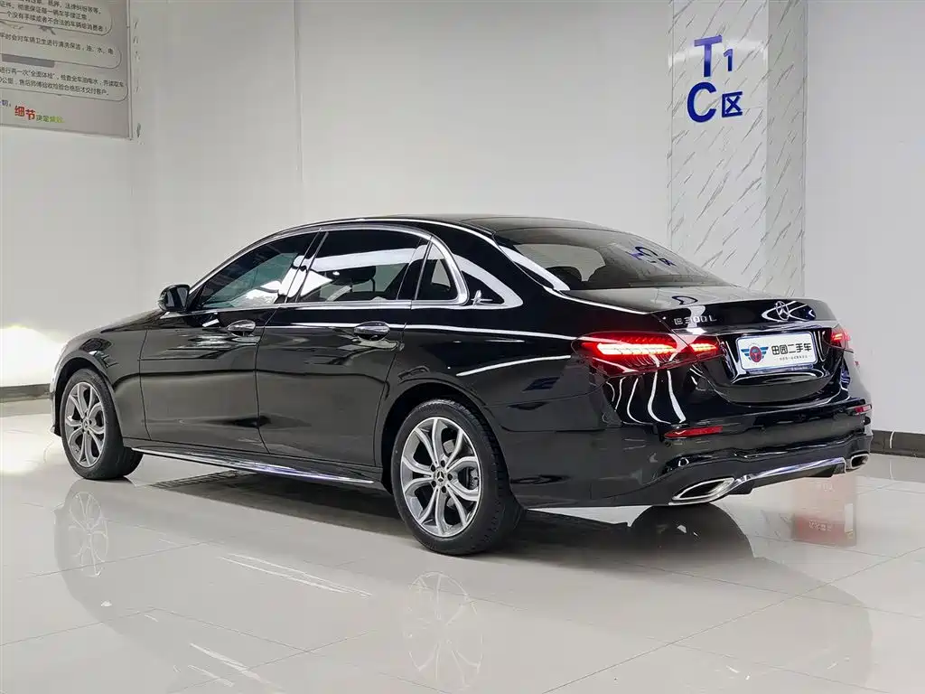 Mercedes-Benz E-Class 2023 — фото 4