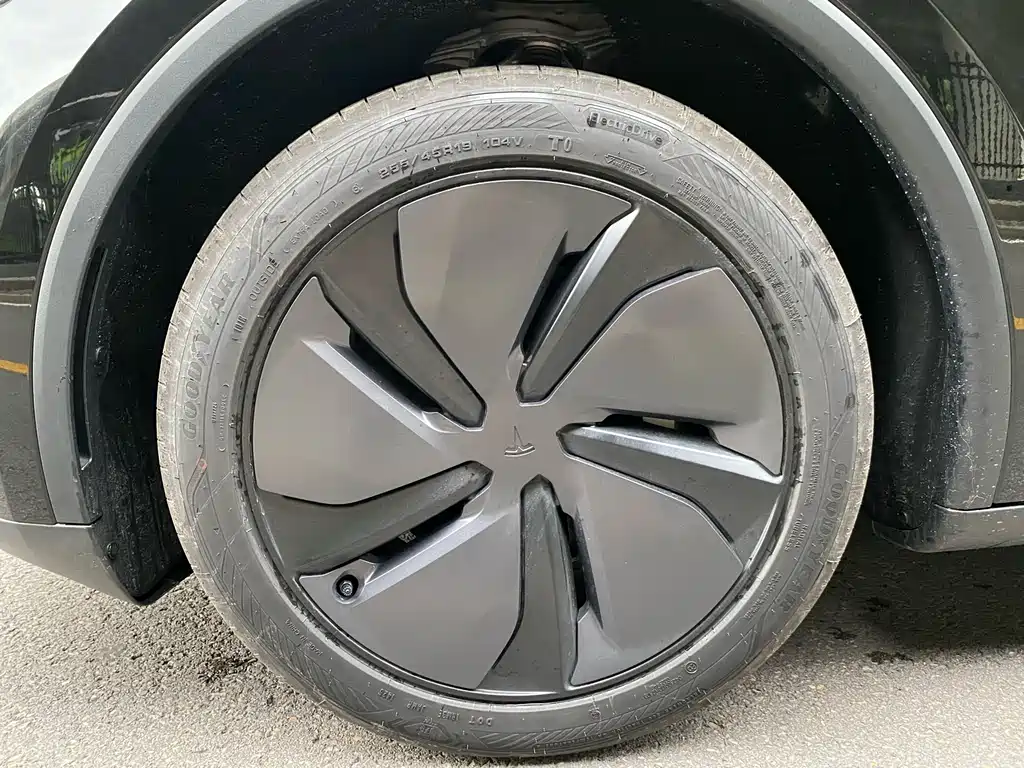 Tesla Model Y 2026 — фото 10