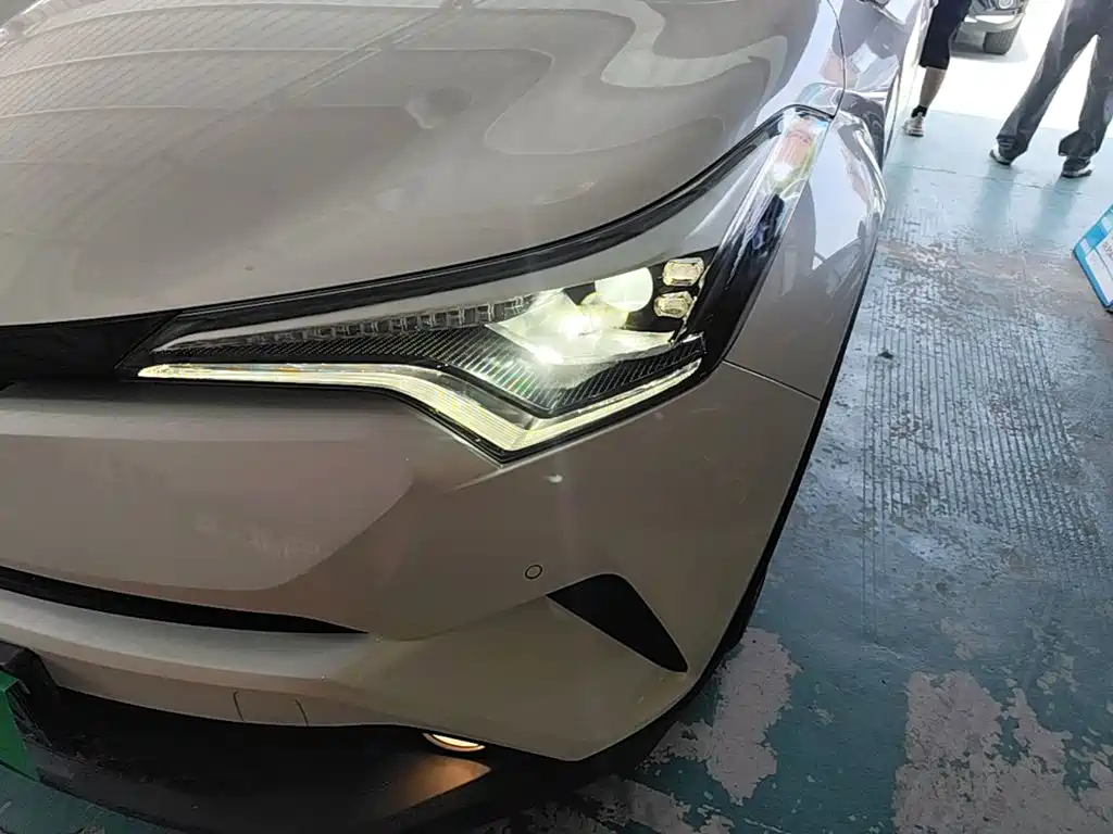 Toyota C-HR 2020 — фото 24