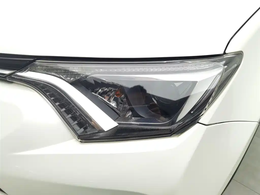 Toyota RAV4 2019 — фото 7