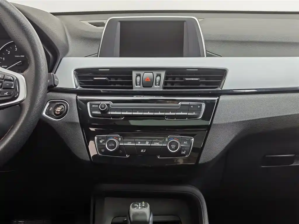 BMW X1 2017 — фото 12