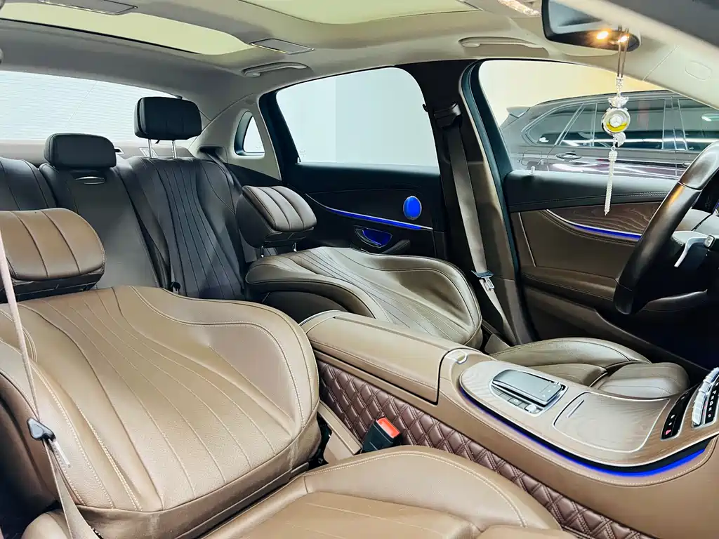 Mercedes-Benz E-Class 2022 — фото 13