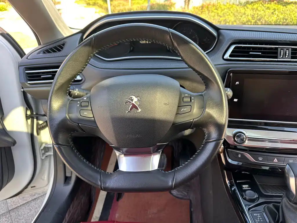 Peugeot 308 2019 — фото 12