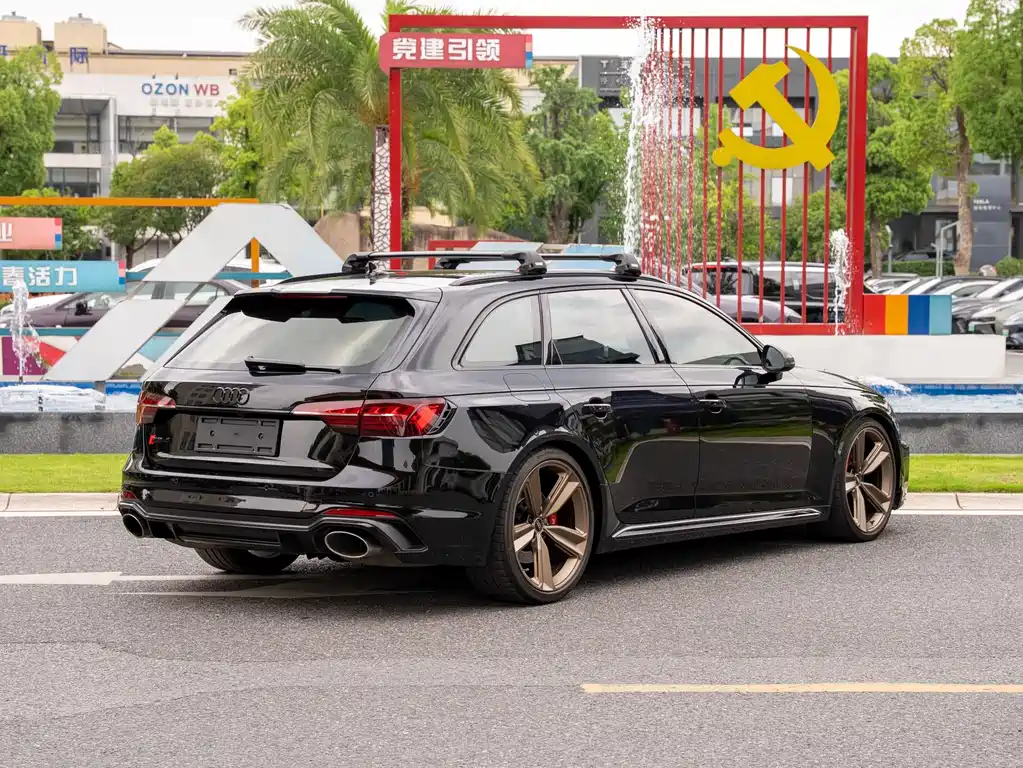Audi RS 4 2023 — фото 4