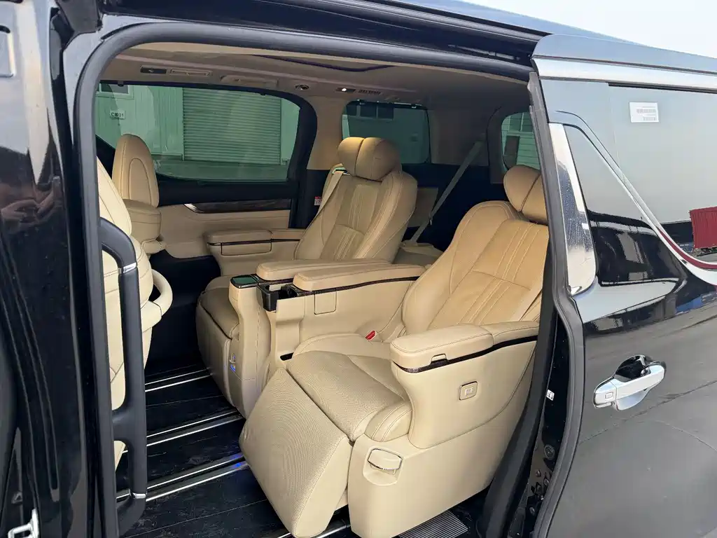 Toyota Vellfire 2023 — фото 6