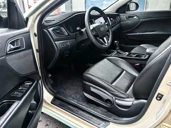 Hyundai Mistra 2014