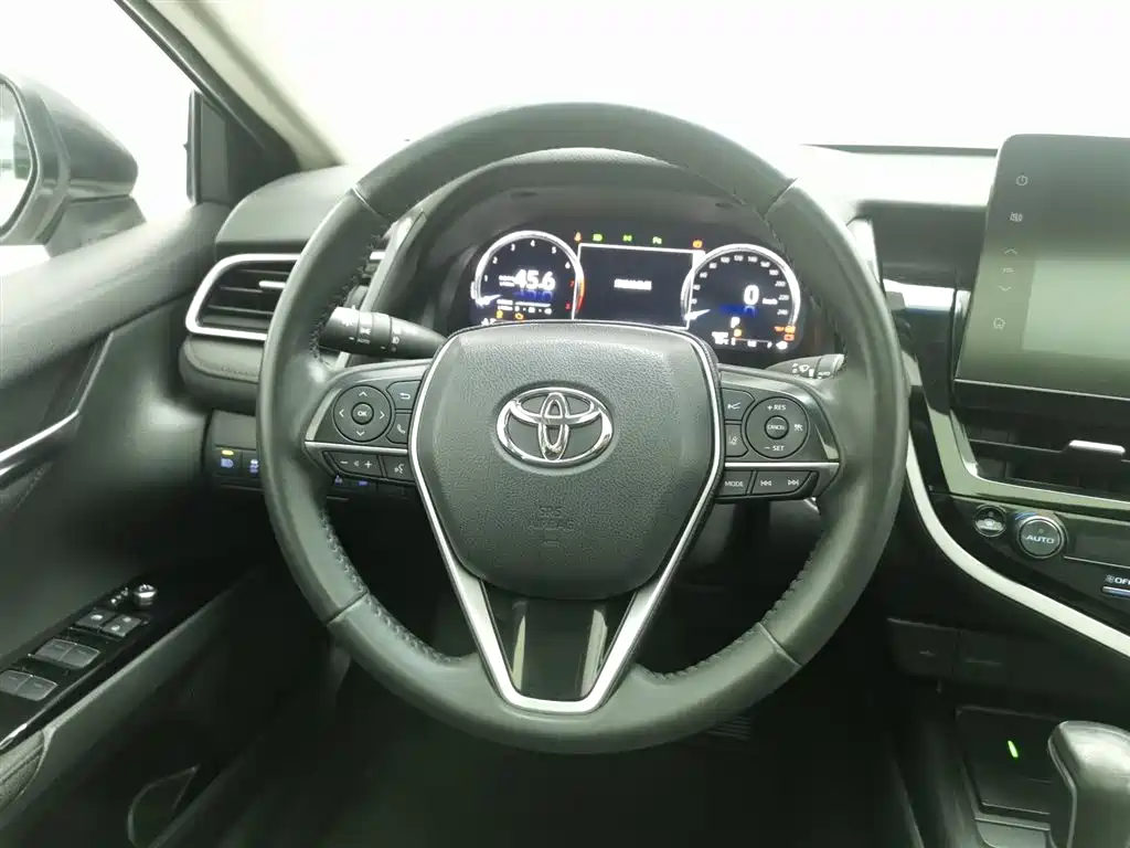 Toyota Camry 2022 — фото 11