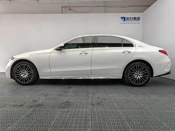 Mercedes-Benz C-Class 2024
