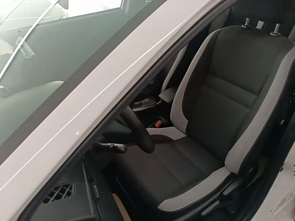 Toyota Yaris L 2021 — фото 15