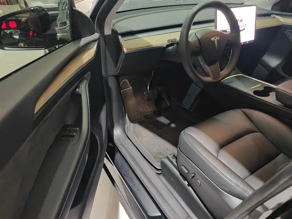 Tesla Model Y 2023 — фото 16