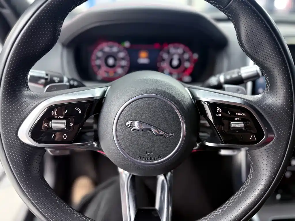 Jaguar XEL 2023 — фото 16