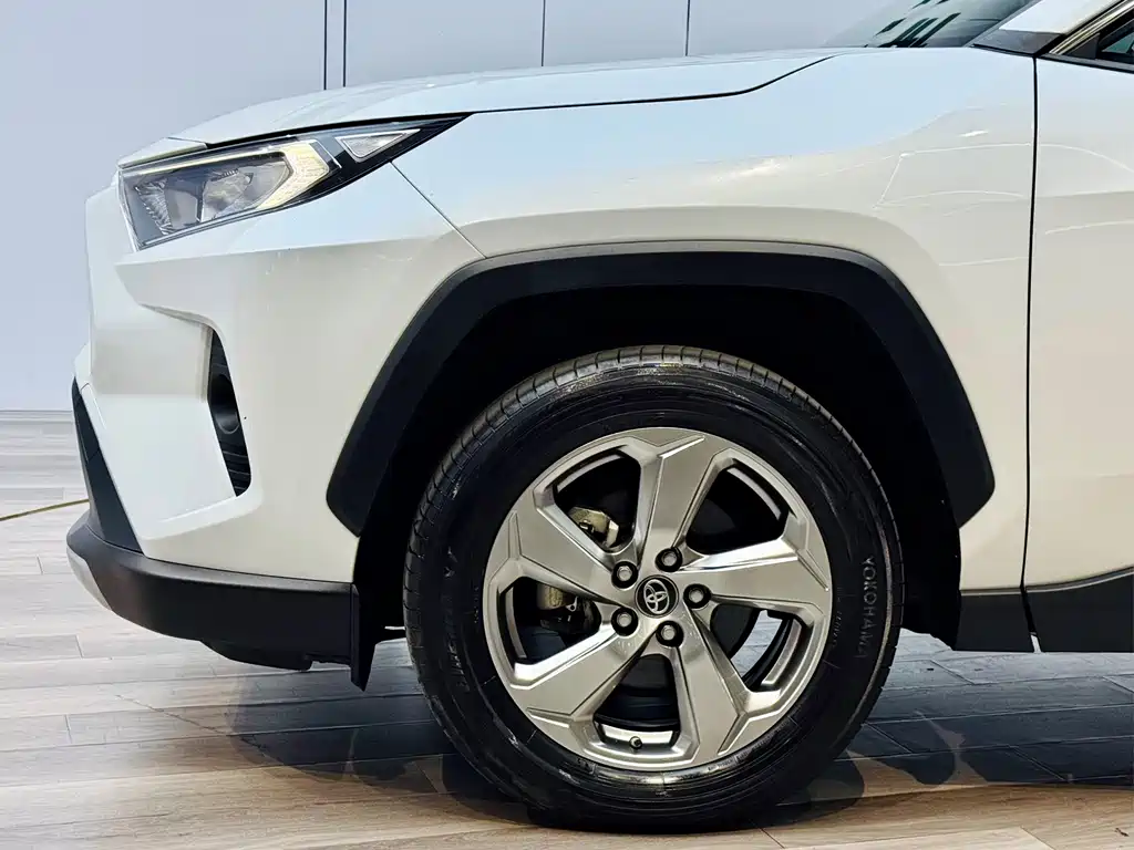 Toyota RAV4 2022 — фото 27