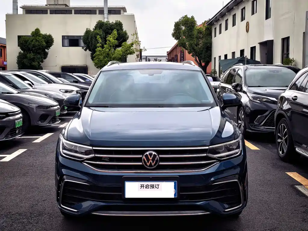 Volkswagen Tiguan L 2022 — фото 1