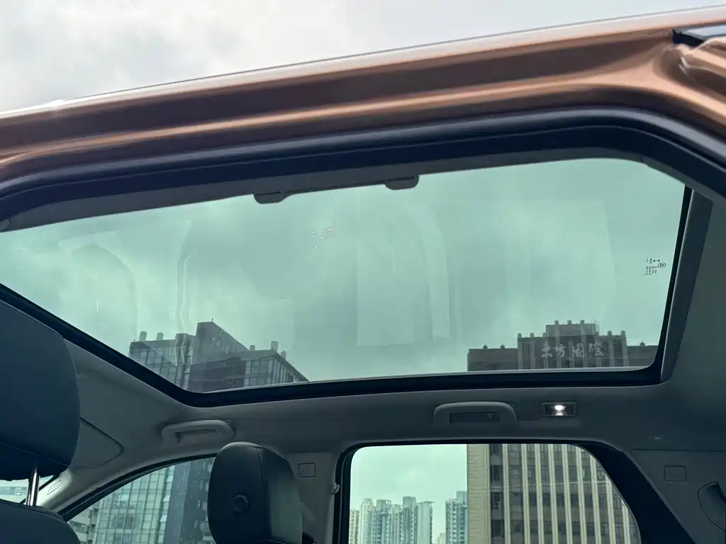 Land Rover Discovery Sport 2017 — фото 10